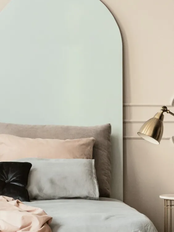 Ściana w salonie pomalowana odcieniem Cappuccino z kolekcji Beckers Designer Colour, Cappuccino 899, Designer Colour