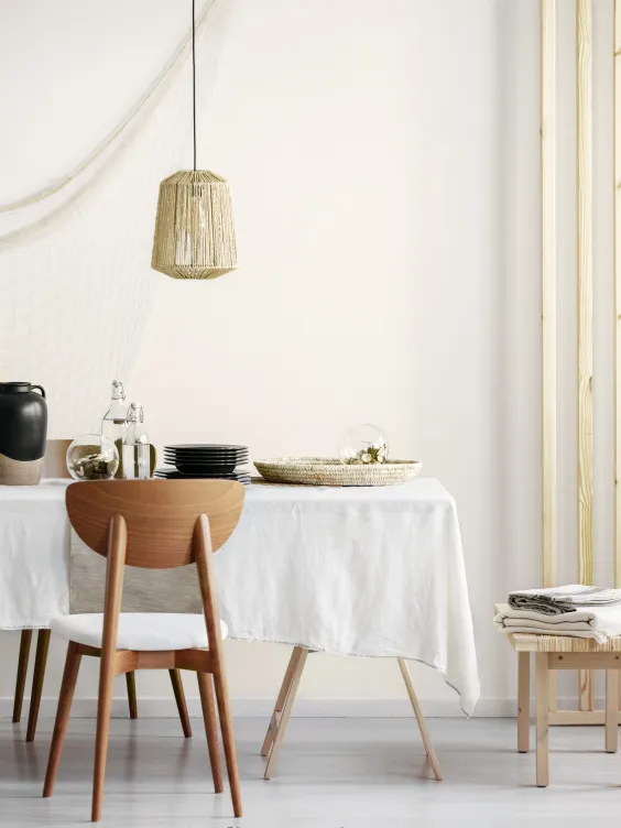 Elegancka jadalnia w odcieniu Linen White z Beckers Designer Kitchen & Bathroom