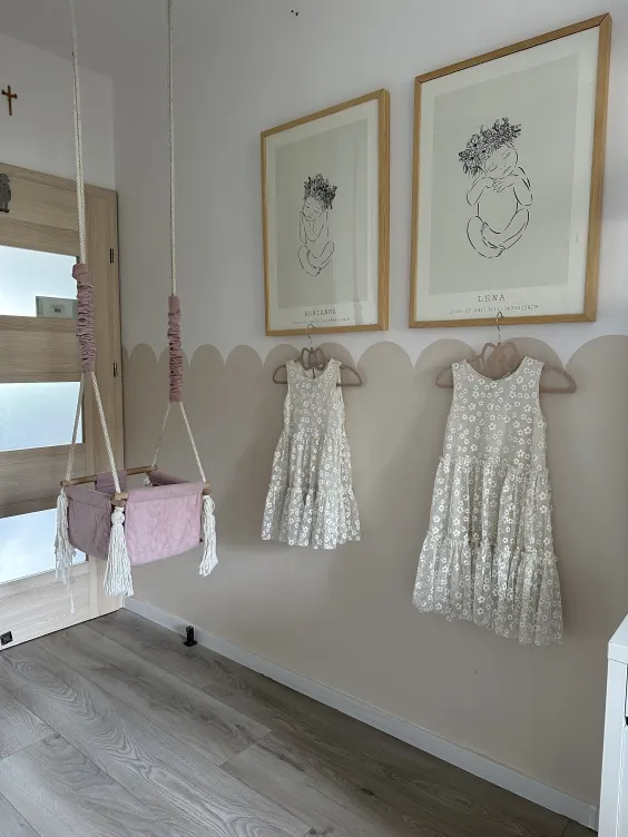 Ściana pomalowana odcieniem Hope oraz White z linii Beckers Designer Collection