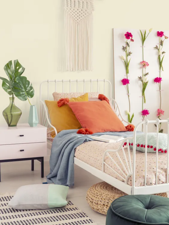 Ściana pomalowana odcieniem Sweet Vanilla z linii Beckers It's Simple