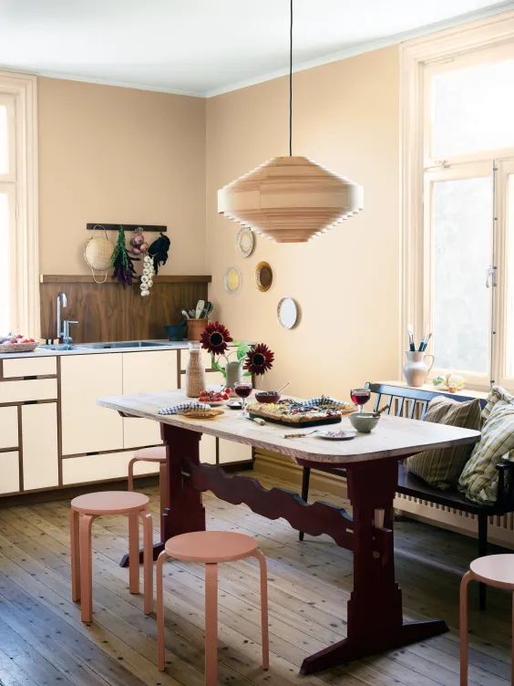  Ściana pomalowana kolorem Milk Coffee z linii Beckers Designer Collection