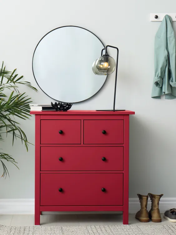 Komoda pomalowana kolorem Red Deluxe z Beckers Designer Universal