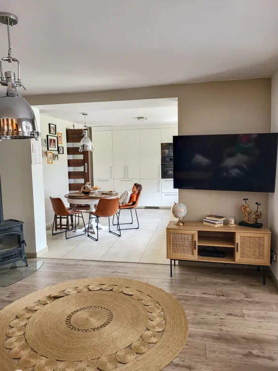 Ściana w sypialni pomalowana kolorem Trust Beckers Designer Collection