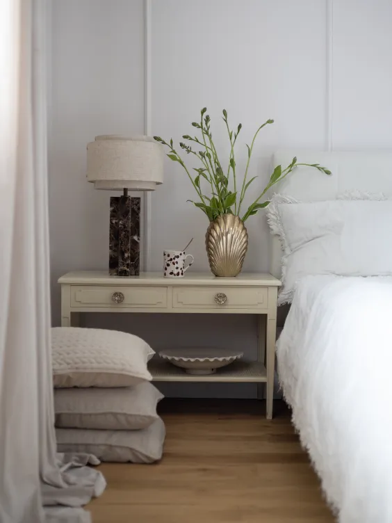 Sypialnia pomalowana kolorem Mellow Beckers