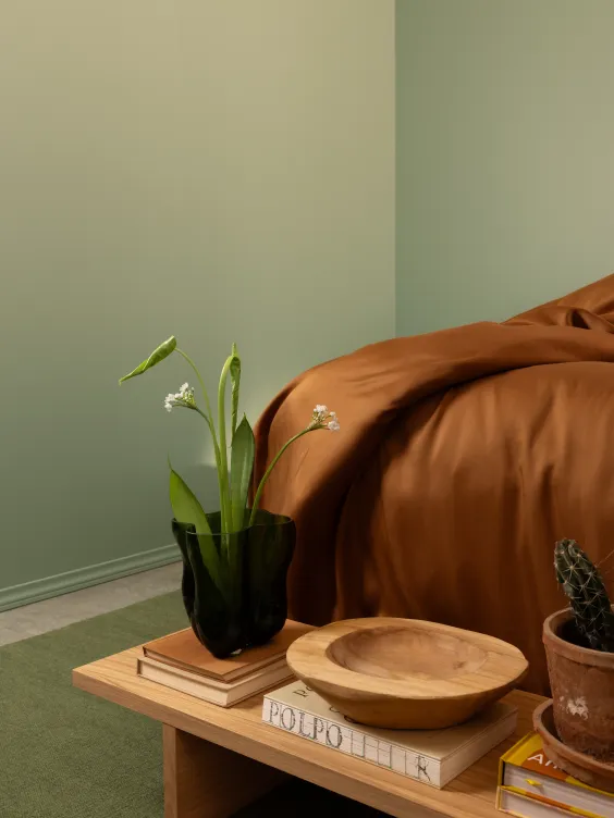 Ściana pomalowana odcieniem Labyrinth