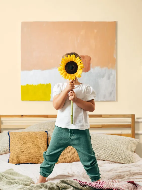 Ściana pomalowana odcieniem Melon z linii Beckers Designer Colour