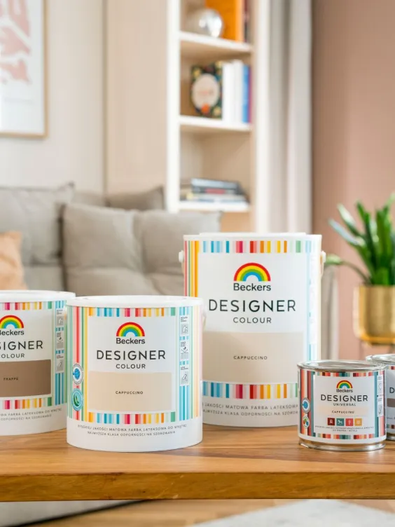 Ujęcie pokoju pomalowanego produktami z linii Beckers Designer Colour w kolorach Frappe oraz Cappuccino oraz Beckers Designer Universal
