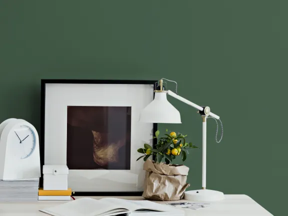 Ściana pomalowana kolorem Forest z linii Beckers It's simple