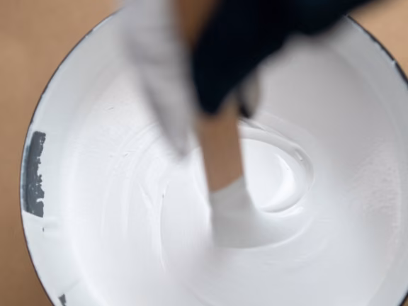 Malowanie ścian i sufitów we wnętrzach - kompleksowe porady