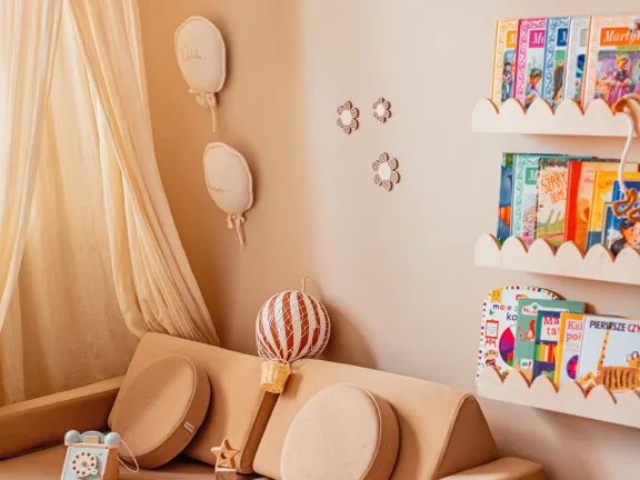 Ściana pomalowana odcieniem Wonderful