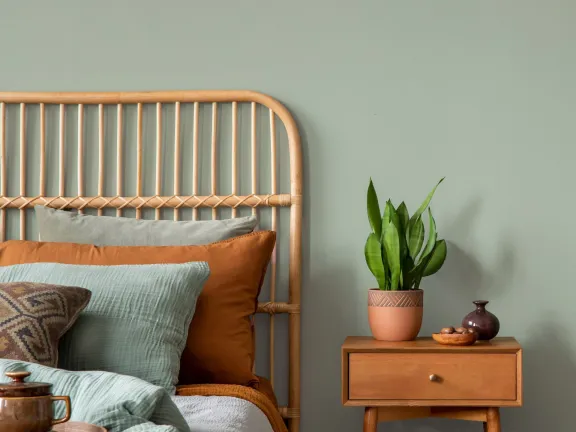 Ściana w sypialni w odcieniu Balance