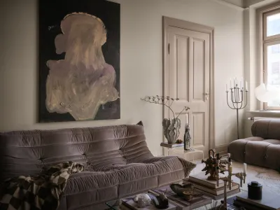 Ściana w salonie w kolorze Hope