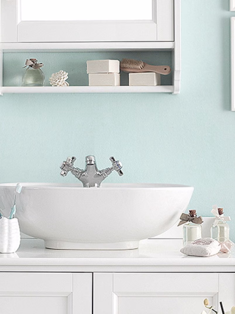 Ściana w łazience pomalowana odcieniem Simple z kolekcji Beckers Designer Kitchen & Bathroom