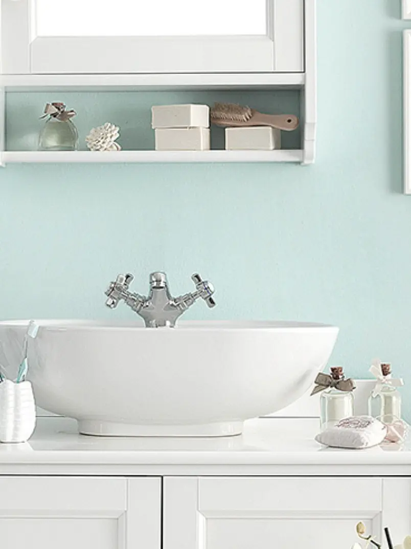 Ściana w łazience pomalowana odcieniem Simple z kolekcji Beckers Designer Kitchen & Bathroom