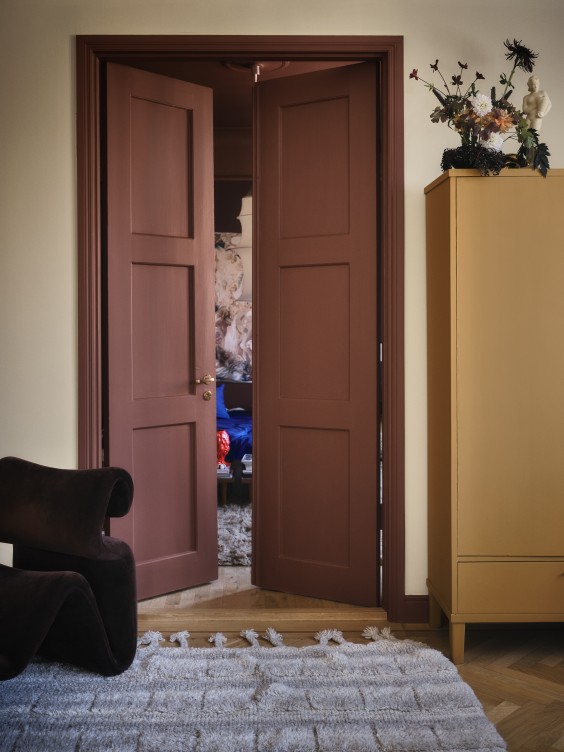 Ściana w salonie w odcieniu Cream