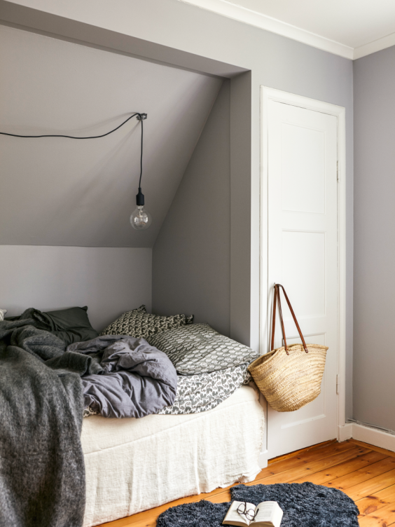 Ściana w sypialni pomalowana odcieniem 