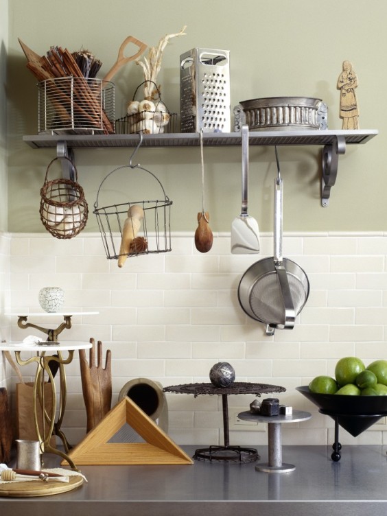 Ściana w kuchni pomalowana odcieniem Comfort z linii Beckers Designer Kitchen&Bathroom