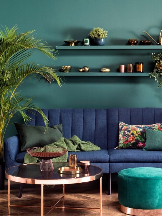 Ściana w salonie pomalowana odcieniem Secret Garden z kolekcji Beckers Designer Collection