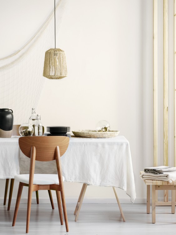 Elegancka jadalnia w odcieniu Linen White z Beckers Designer Kitchen & Bathroom