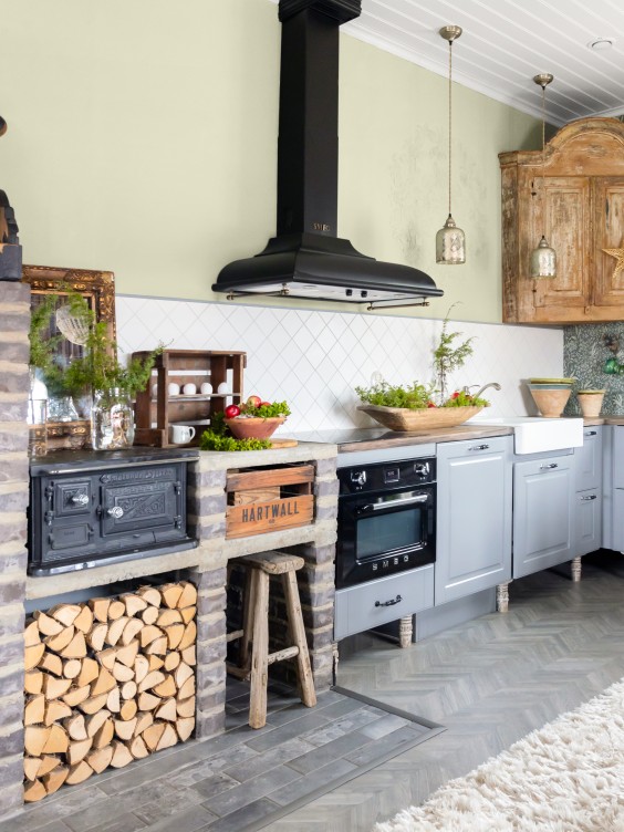 Ściana w kuchni pomalowana kolorem Comfort