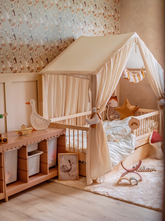 Boazeria pomalowana odcieniem Macadamia z linii Beckers Designer Colour