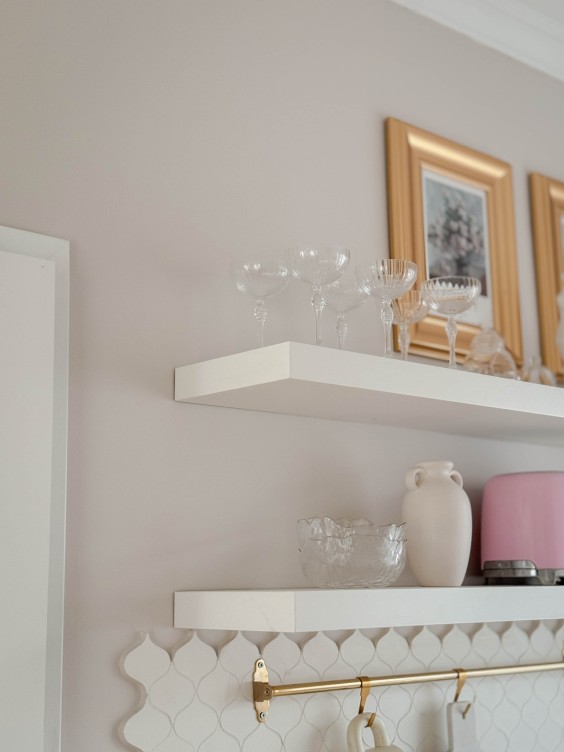 Ściana pomalowana kolorem Cotton Candy z Beckers Designer Colour