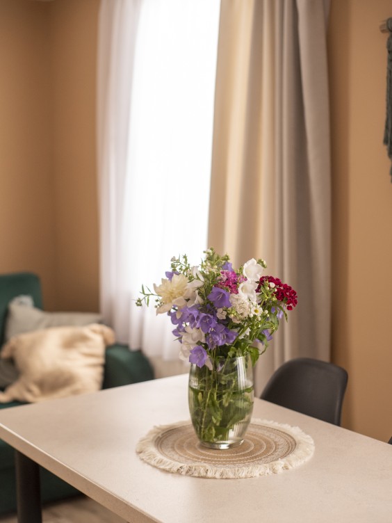 Ściana pomalowana kolorem Light Brown z Beckers Designer Colour