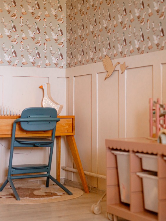 Lamperia pomalowana kolorem Macadamia z Beckers Designer Colour