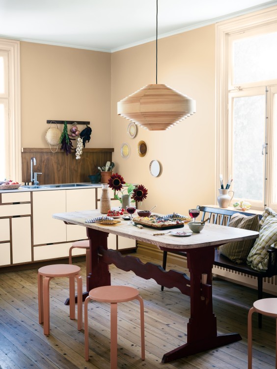 Ściana pomalowana kolorem Milk Coffee z linii Beckers Designer Collection