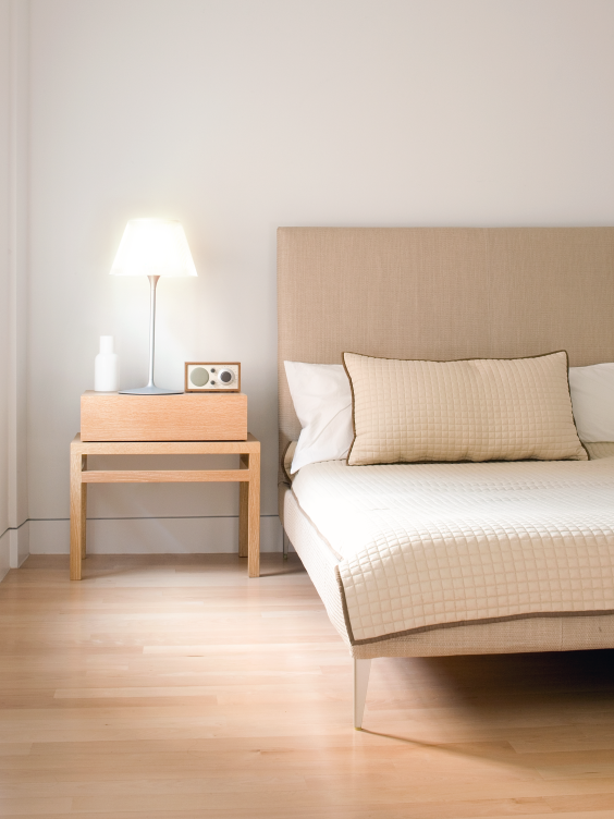 Pokój oświetlony ciepłym światłem