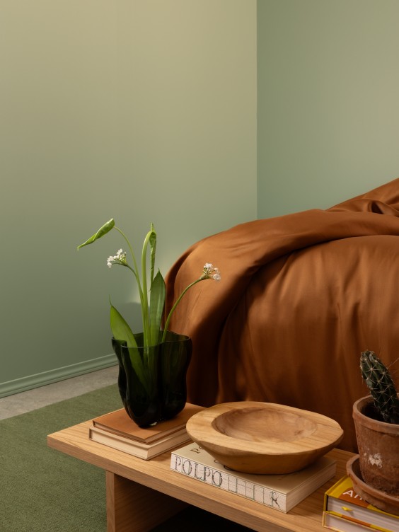 Ściana pomalowana odcieniem Labyrinth