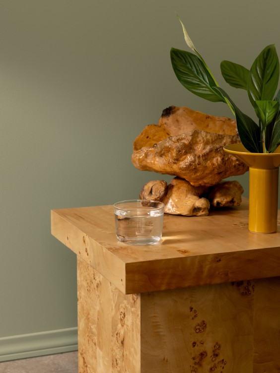 Ściana pomalowana odcieniem Labyrinth