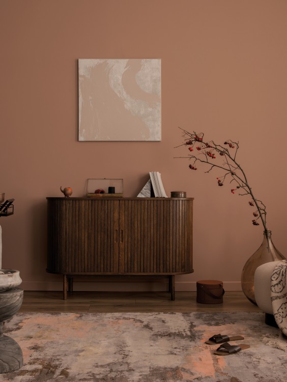  Ściana pomalowana kolorem Brownie z linii farb Beckers Designer Colour