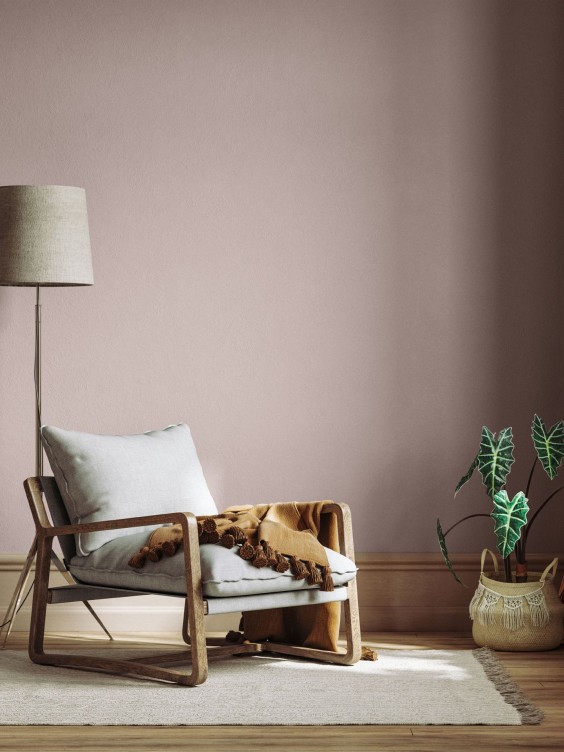 Ściana w salonie pomalowana odcieniem Joy