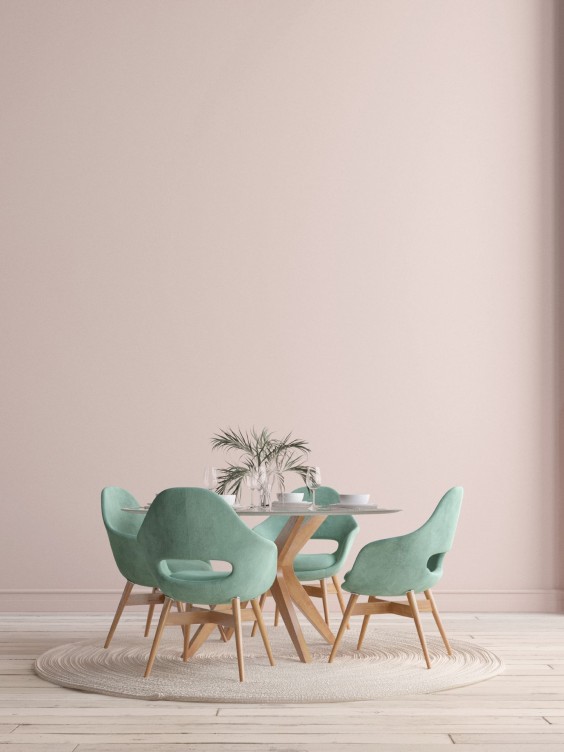 Ściana jadalni pomalowana kolorem różowym Powder Pink z Beckers Designer Colour