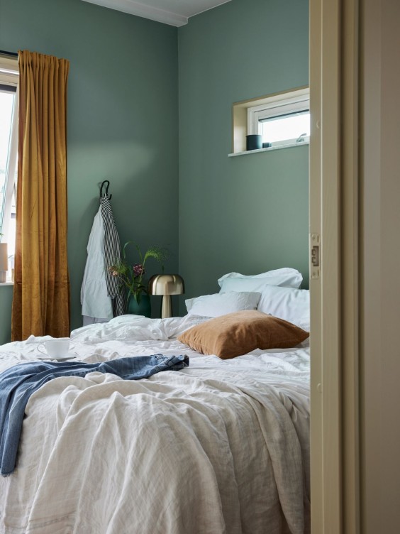 Ściana w sypialni pomalowana Herbarium z kolekcji Beckers Designer Collection