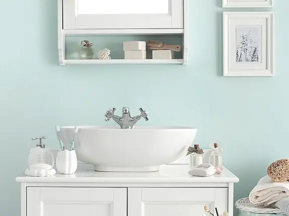 Ściany w łazience pomalowane odcieniem Simple z kolekcji  Beckers Designer Kitchen & Bathroom