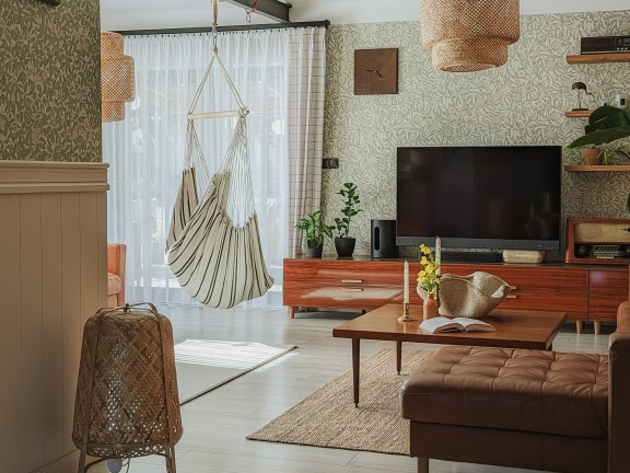 Lamperia pomalowana kolorem Macadamia Beckers Designer Colour