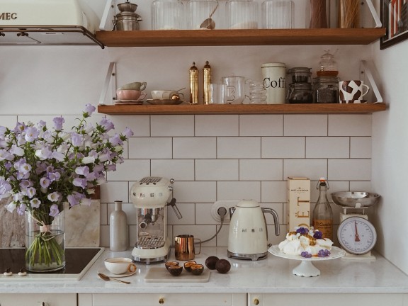 Kuchnia pomalowana odcieniem White Beckers Designer Kitchen & Bathroom