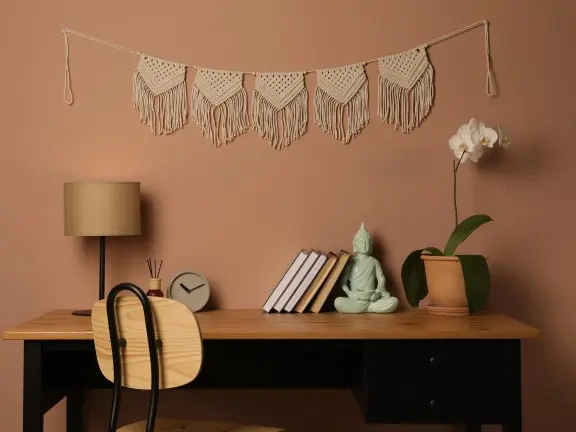 Ściana pomalowana odcieniem Brownie Beckers Designer Colour