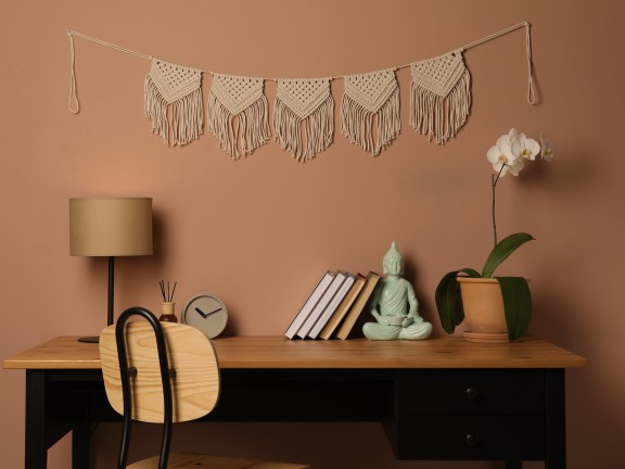 Ściana pomalowana odcieniem Brownie Beckers Designer Colour