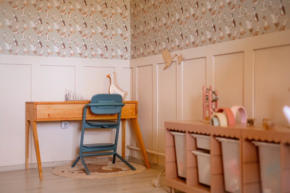 Boazeria pomalowana odcieniem Macadamia z linii Beckers Designer Colour