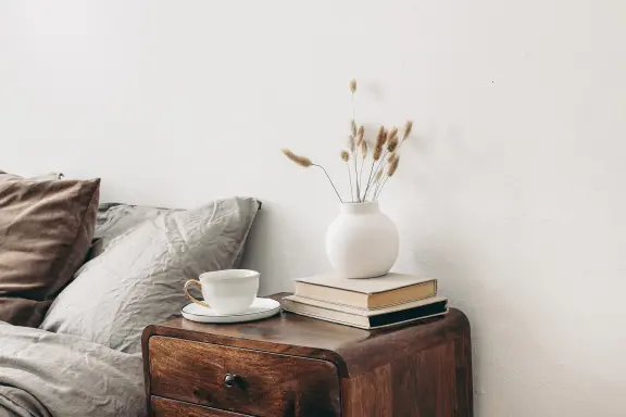 Ściana pomalowana farbą w kolorze Melody z linii Beckers Designer Colour