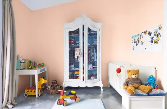 Ściana pomalowana odcieniem Almond Beckers Designer Colour