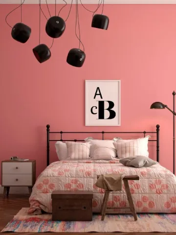 Ściana w sypialni pomalowana odcieniami Desert rose i Rosewood z kolekcji Beckers Väggfärg Colour