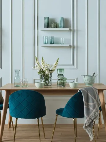 Ściana w salonie pomalowana odcieniem Pixie z kolekcji  Beckers Designer Collection