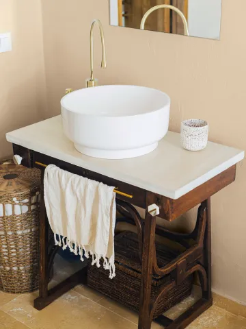 Łazienka pomalowana kolorem Sandy