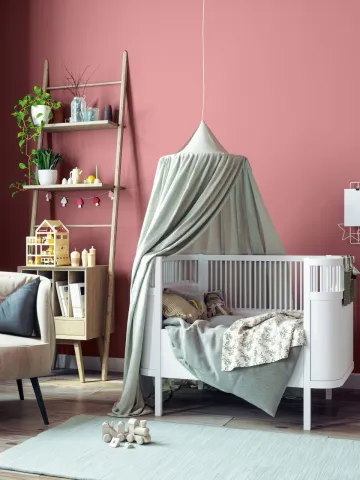 Pokój pomalowany odcieniem Dolce Vita