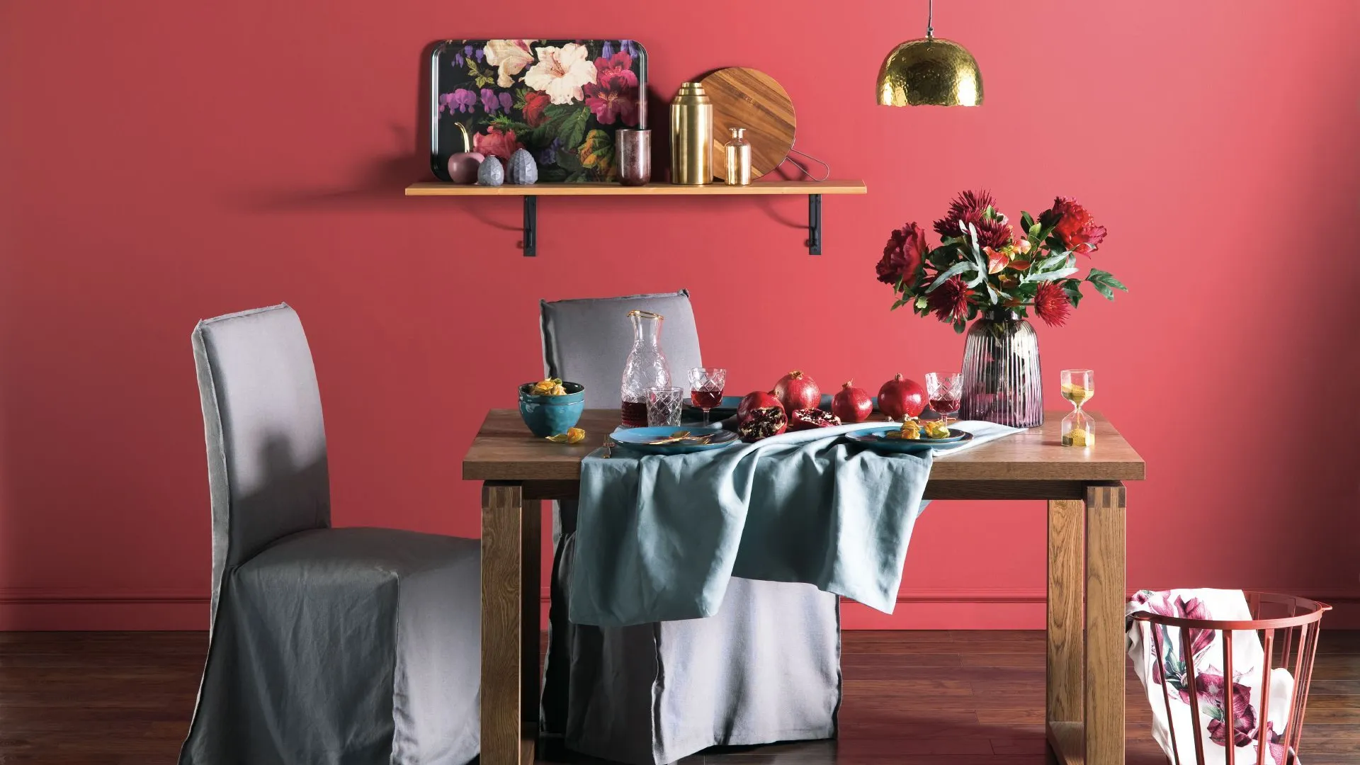 ściana w intensywnym kolorze