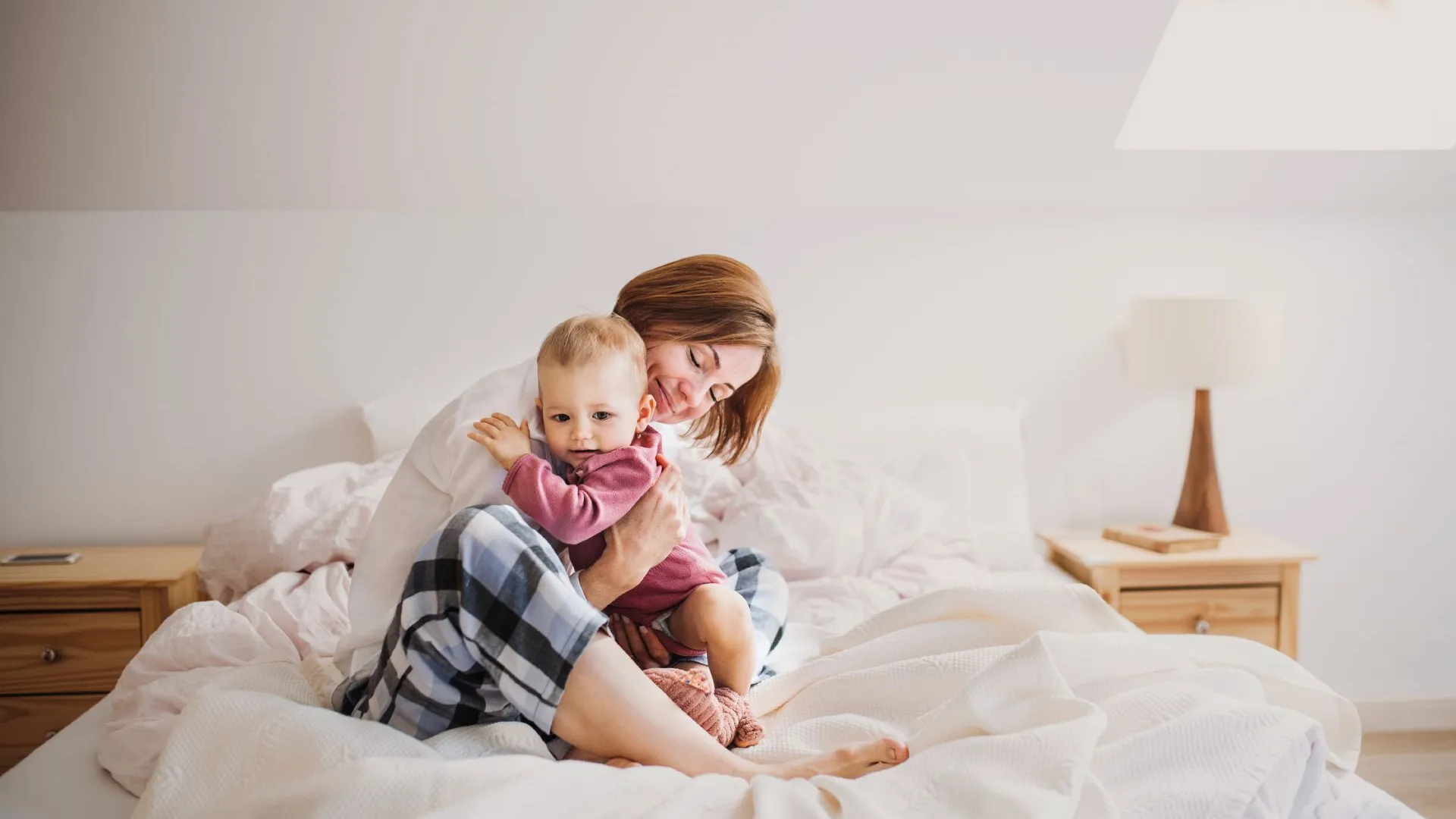 Jasne kolory ścian w salonie - kolor Cotton